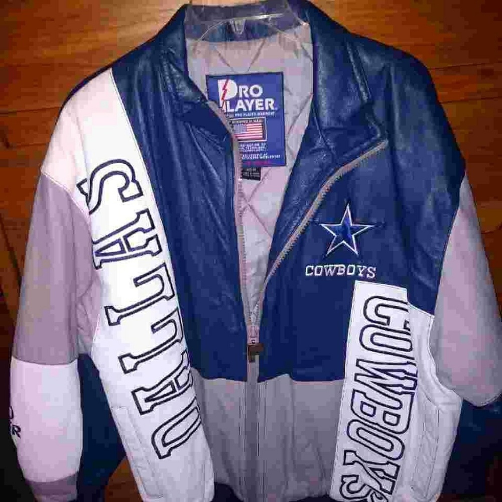 Mens size medium Dallas cowboy bomber jacket